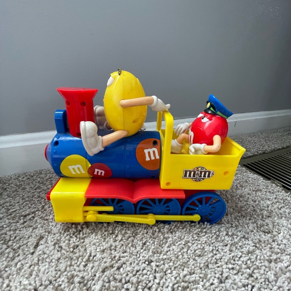 M&M Candies Train Engine Electronic Candy Dispenser w/ Lighy & train sounds